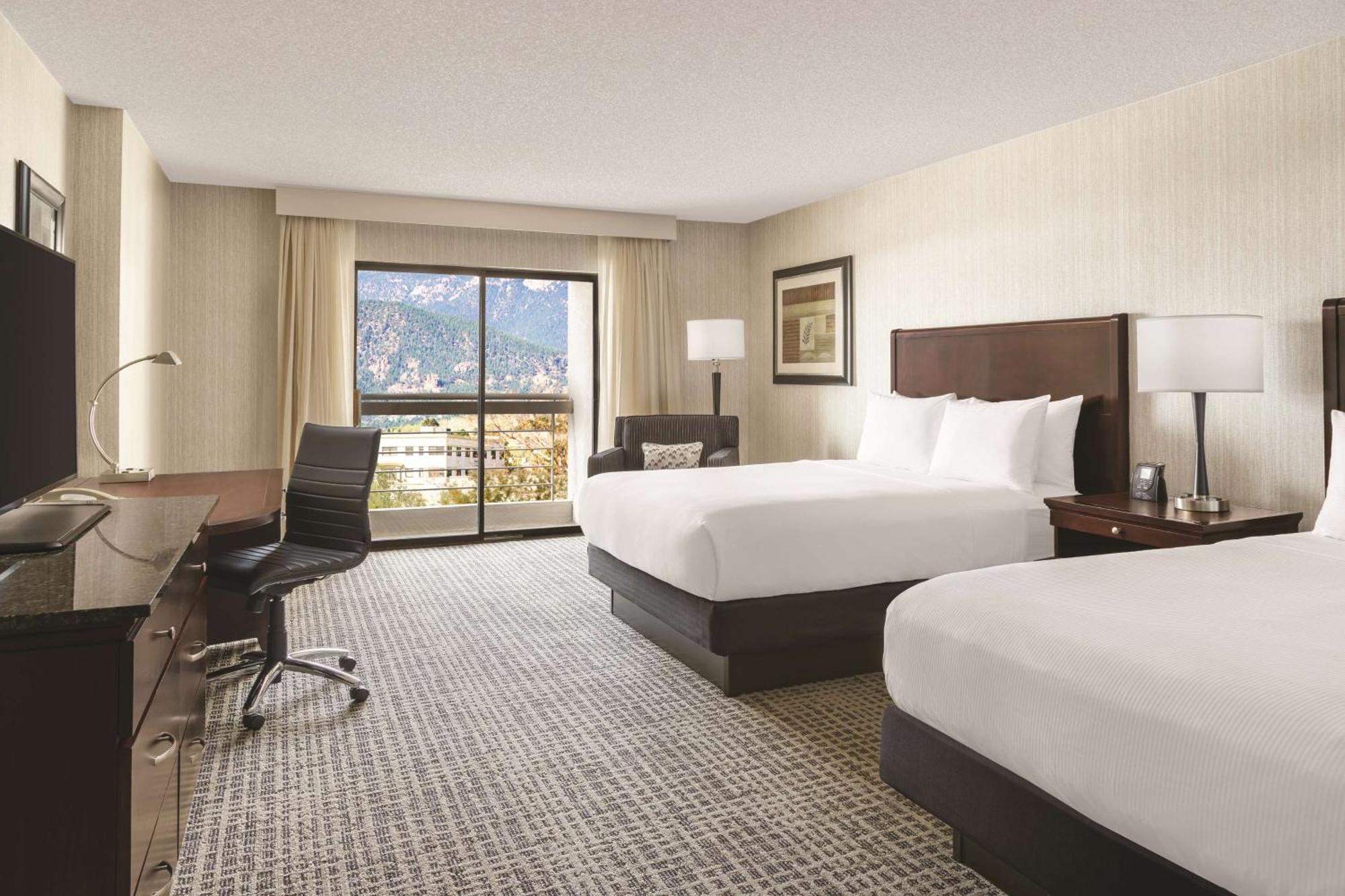Doubletree By Hilton Colorado Springs Hotell Exteriör bild