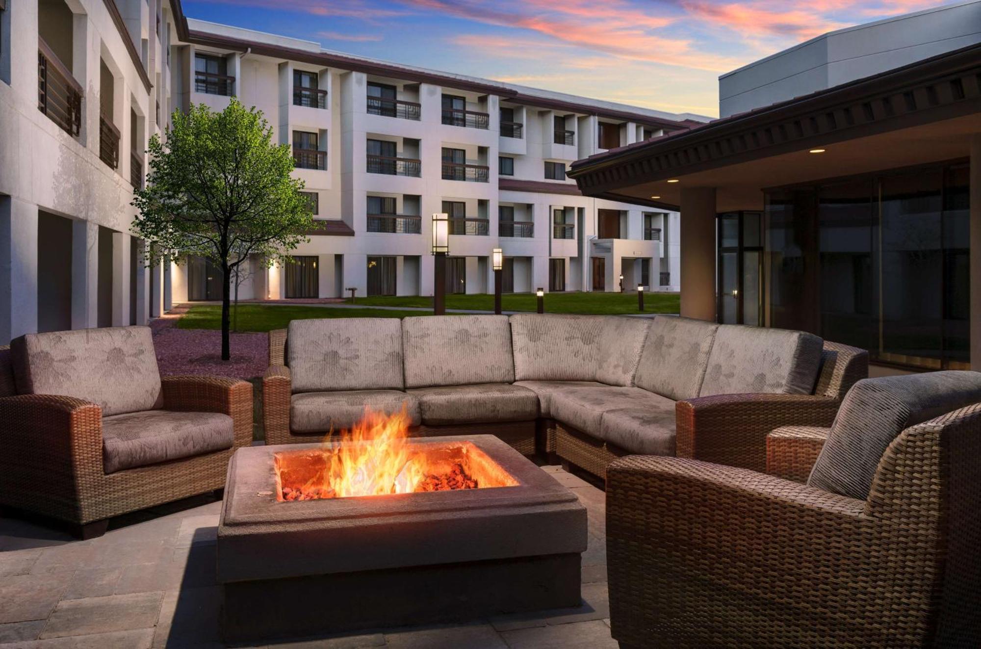 Doubletree By Hilton Colorado Springs Hotell Exteriör bild